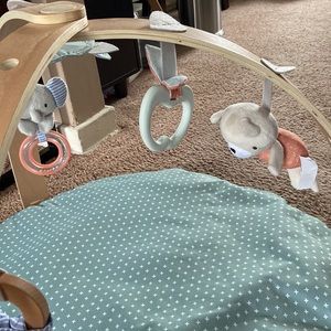 Ingenuity Cozy Spot Reversible Duvet Activity Gym